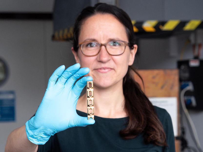 Materials science meets medicine: Why implants fail